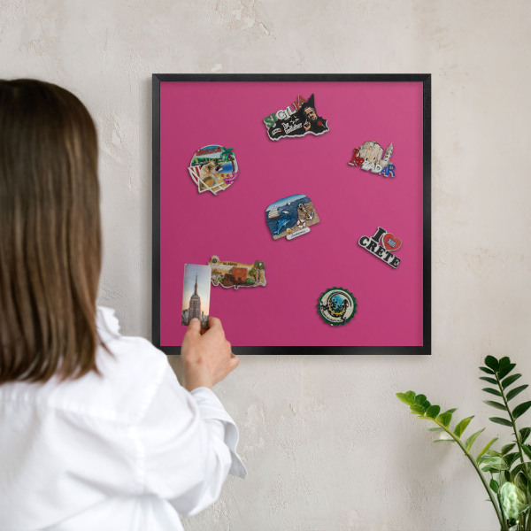Wandbord voor magneten in een zwarte lijst Intens roze