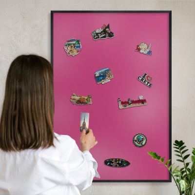 Wandbord voor magneten in een zwarte lijst Intens roze