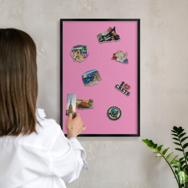 Wandbord voor magneten in een zwarte lijst Koel roze