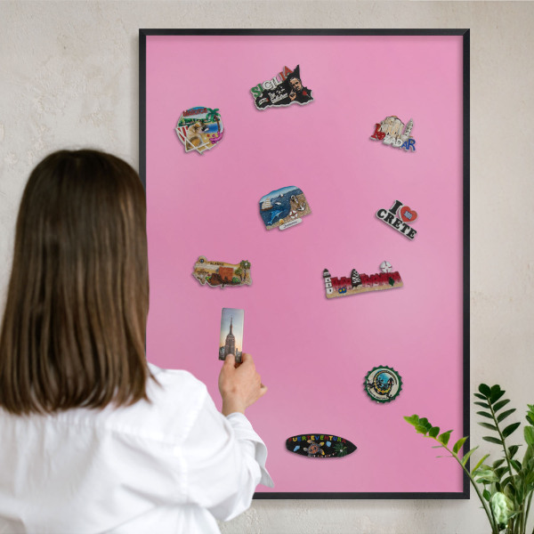Wandbord voor magneten in een zwarte lijst Koel roze