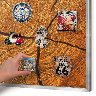 Decoratief metalen magneetbord in een zilveren lijst Houtnerf