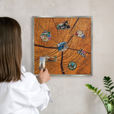 Decoratief metalen magneetbord in een zilveren lijst Houtnerf