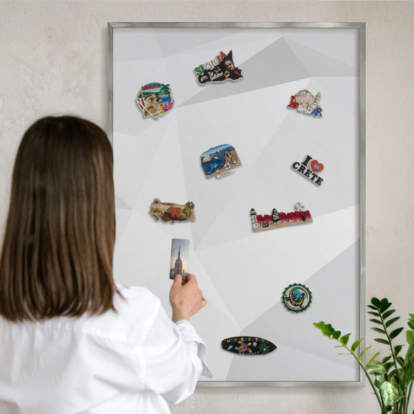 Magneetbord voor souvenir magneten met zilveren lijst Witte geometrie