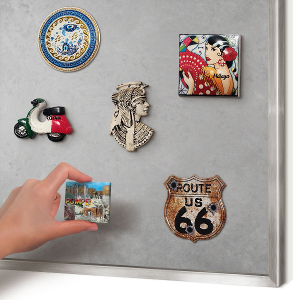 Decoratief metalen magneetbord in een zilveren lijst Zilveren mist