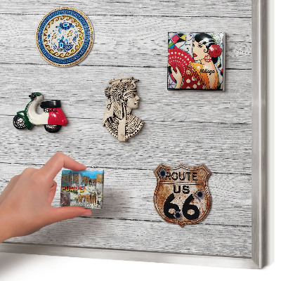 Magneetbord voor souvenir magneten met zilveren lijst Houtstructuur