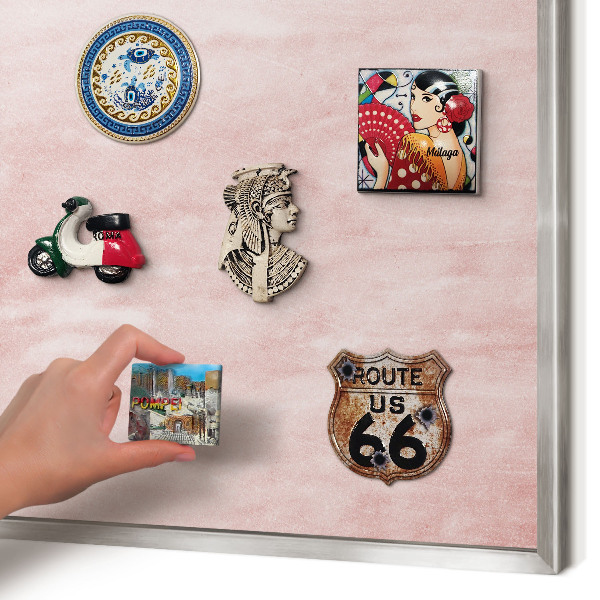 Magneetbord voor souvenir magneten met zilveren lijst Roze textuur