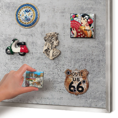 Decoratief metalen magneetbord in een zilveren lijst Grijs oppervlak