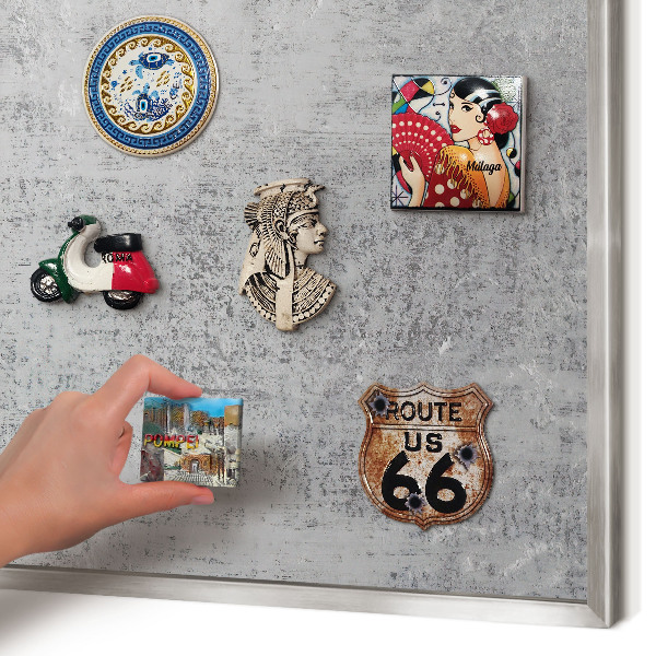 Decoratief metalen magneetbord in een zilveren lijst Grijs oppervlak