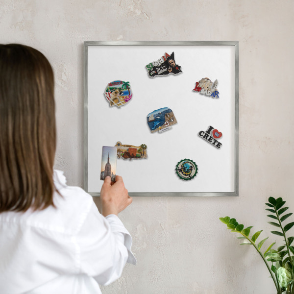 Decoratief metalen magneetbord in een zilveren lijst Zuiver wit