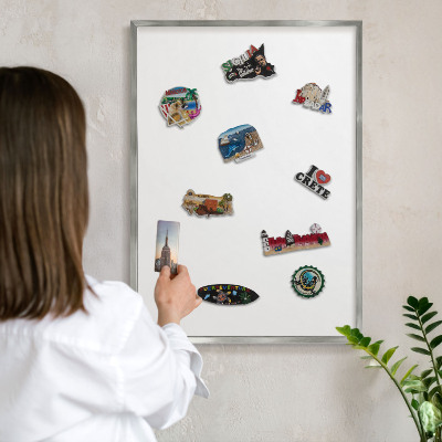 Decoratief metalen magneetbord in een zilveren lijst Zuiver wit