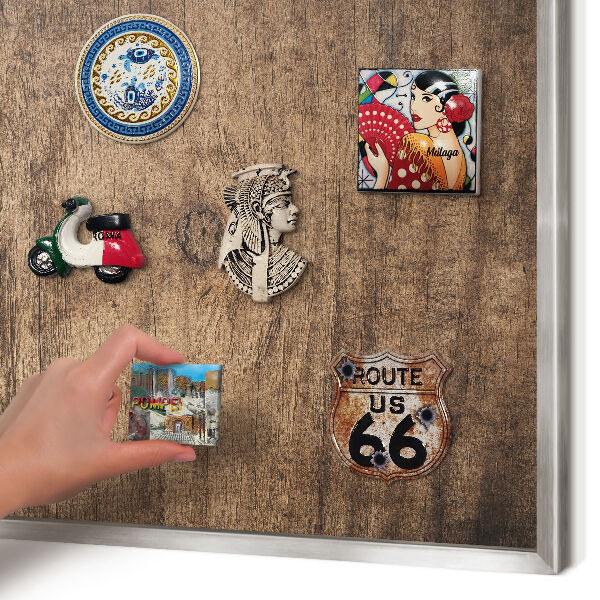 Magneetbord voor souvenir magneten met zilveren lijst Houtstructuur