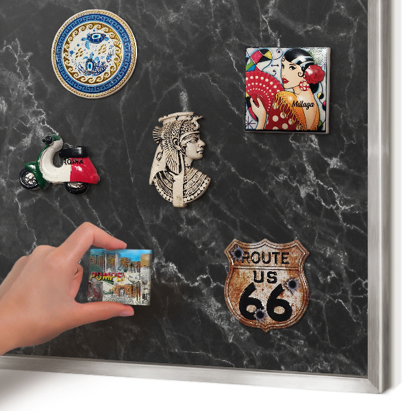 Magneetbord voor souvenir magneten met zilveren lijst Zwart marmer
