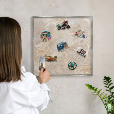 Decoratief metalen magneetbord in een zilveren lijst Crème marmer