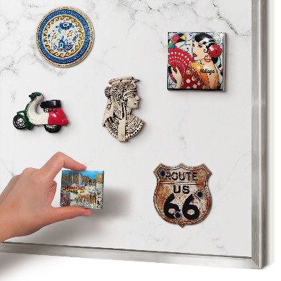Magneetbord voor souvenir magneten met zilveren lijst Marmerpatroon