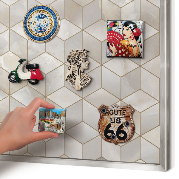 Decoratief metalen magneetbord in een zilveren lijst Kubieke achtergrond