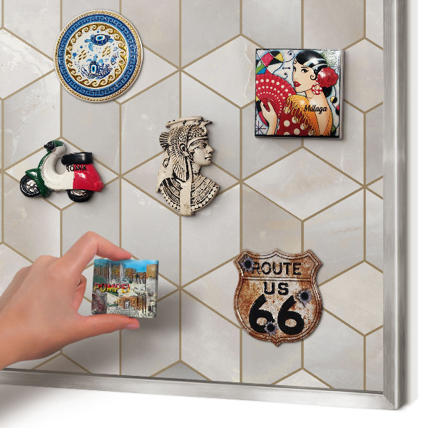 Decoratief metalen magneetbord in een zilveren lijst Kubieke achtergrond