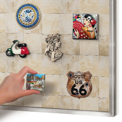 Magneetbord voor souvenir magneten met zilveren lijst Neutrale elegantie