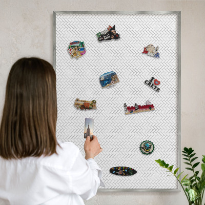 Magneetbord voor souvenir magneten met zilveren lijst Witte visgraat