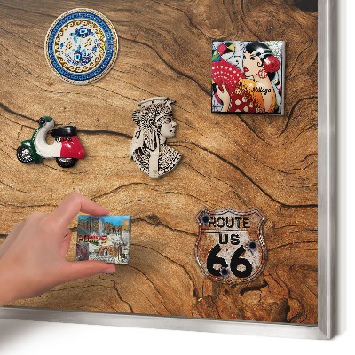 Magneetbord voor souvenir magneten met zilveren lijst Houtnerf