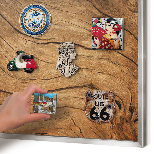 Magneetbord voor souvenir magneten met zilveren lijst Houtnerf