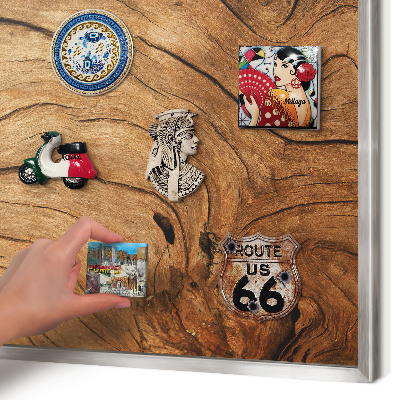 Magneetbord voor souvenir magneten met zilveren lijst Houtnerf
