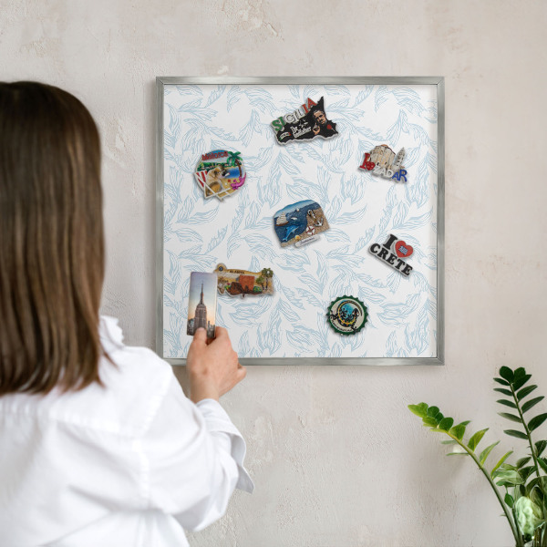 Magneetbord voor souvenir magneten met zilveren lijst Licht thema