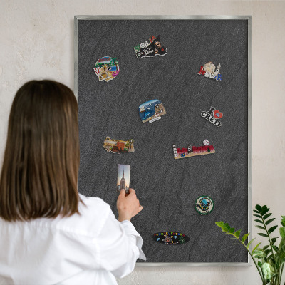 Magneetbord voor souvenir magneten met zilveren lijst Zwarte textuur