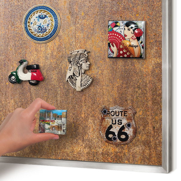 Decoratief metalen magneetbord in een zilveren lijst Roestige elegantie