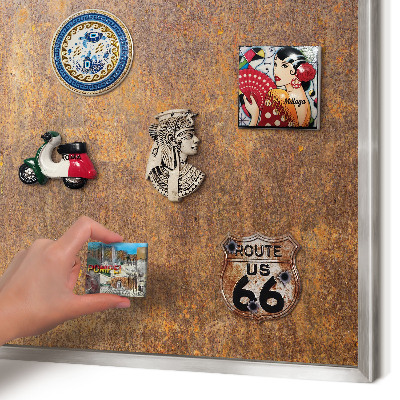 Decoratief metalen magneetbord in een zilveren lijst Roestige elegantie