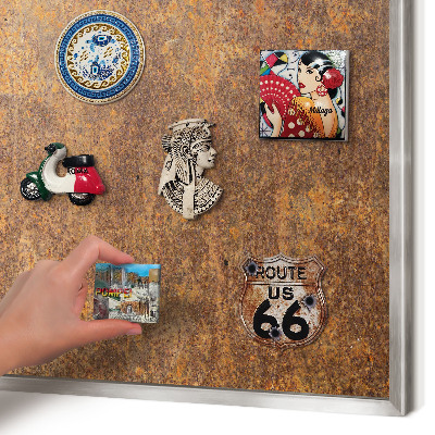 Decoratief metalen magneetbord in een zilveren lijst Roestige elegantie