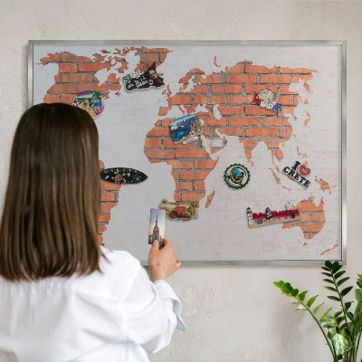 Decoratief metalen magneetbord in een zilveren lijst Bakstenen plattegrond