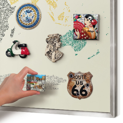 Magneetbord voor souvenir magneten met zilveren lijst Wereldkaart