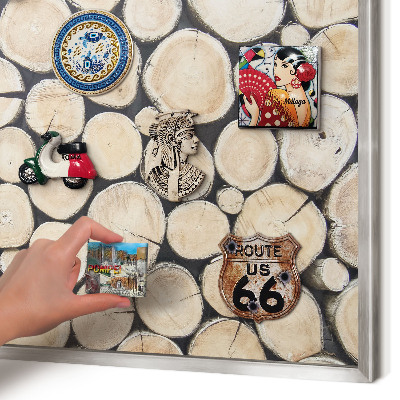 Decoratief metalen magneetbord in een zilveren lijst Houtstructuur