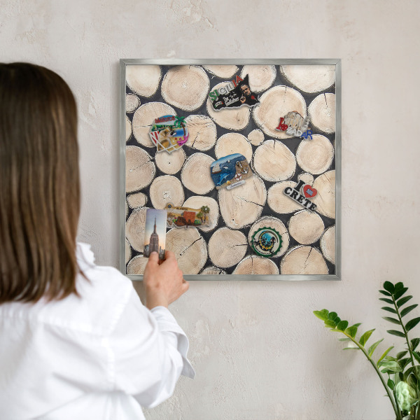 Decoratief metalen magneetbord in een zilveren lijst Houtstructuur