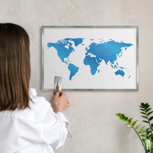 Magneetbord voor souvenir magneten met zilveren lijst Wereldkaart