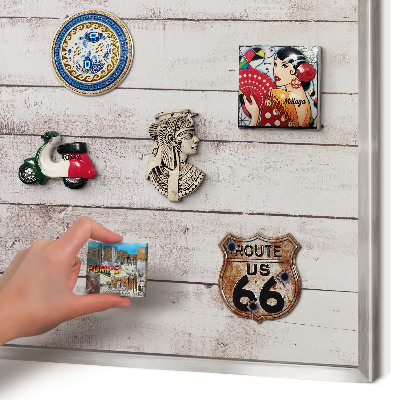 Magneetbord voor souvenir magneten met zilveren lijst Licht hout
