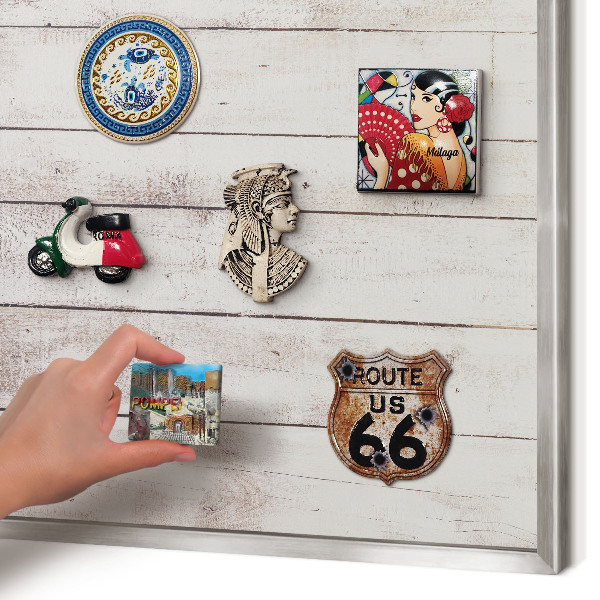 Magneetbord voor souvenir magneten met zilveren lijst Licht hout
