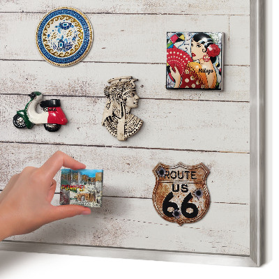 Magneetbord voor souvenir magneten met zilveren lijst Licht hout