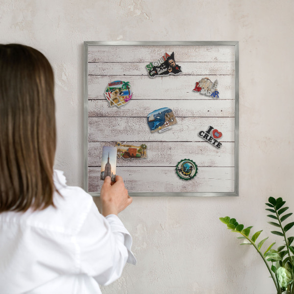 Magneetbord voor souvenir magneten met zilveren lijst Licht hout
