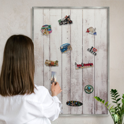 Magneetbord voor souvenir magneten met zilveren lijst Licht hout