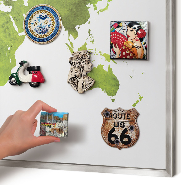 Magneetbord voor souvenir magneten met zilveren lijst Groene kaart
