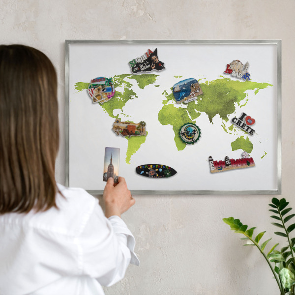 Magneetbord voor souvenir magneten met zilveren lijst Groene kaart