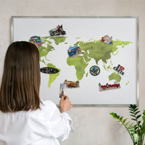 Magneetbord voor souvenir magneten met zilveren lijst Groene kaart