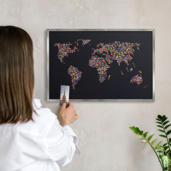 Magneetbord voor souvenir magneten met zilveren lijst Kleurenkaart
