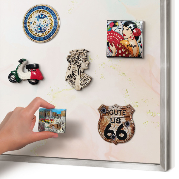 Decoratief metalen magneetbord in een zilveren lijst Pastel elegantie