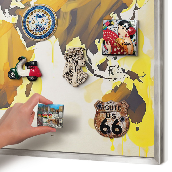 Decoratief metalen magneetbord in een zilveren lijst Wereldkaart