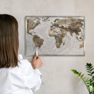Decoratief metalen magneetbord in een zilveren lijst Reliëfkaart