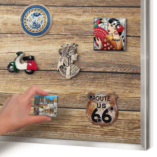 Magneetbord voor souvenir magneten met zilveren lijst Houtstructuur