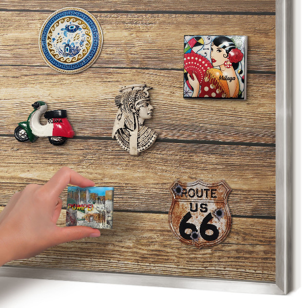 Magneetbord voor souvenir magneten met zilveren lijst Houtstructuur