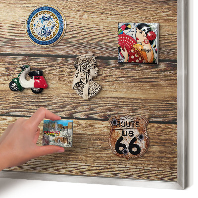 Magneetbord voor souvenir magneten met zilveren lijst Houtstructuur